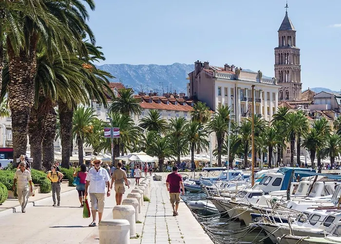One-Bedroom Apartment Split With Sea View 02