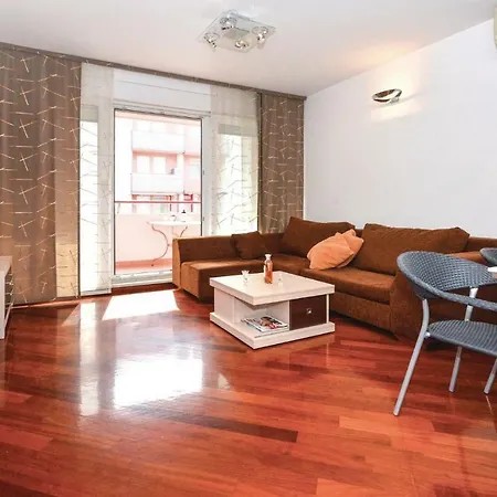 One-bedroom With Sea View 02 דירה *